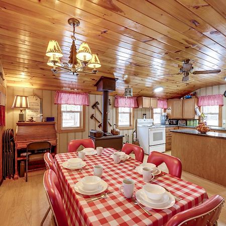 Pet-Friendly Irons Cottage About 4 Mi To Sand Lake! Eksteriør billede